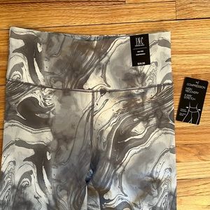NWT medium Inc high rise compression marble leggings. White and gray.